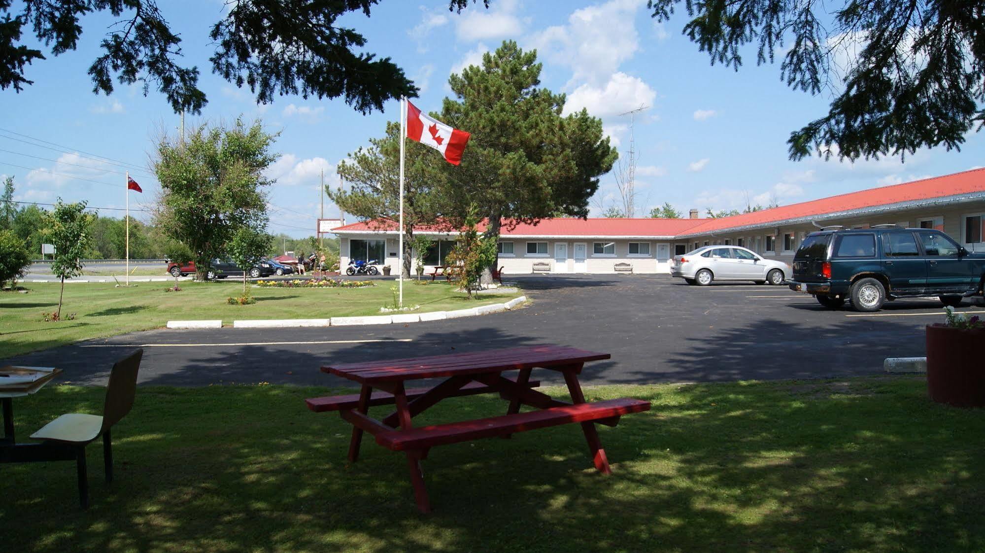 Blue Jay Motel Peterborough Dış mekan fotoğraf